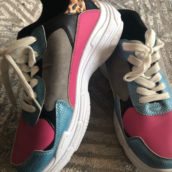 Shoes - Picture 6 of 9